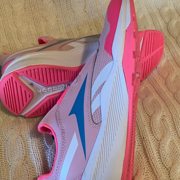 Pink and blue Reebok’s - Picture 3 of 4